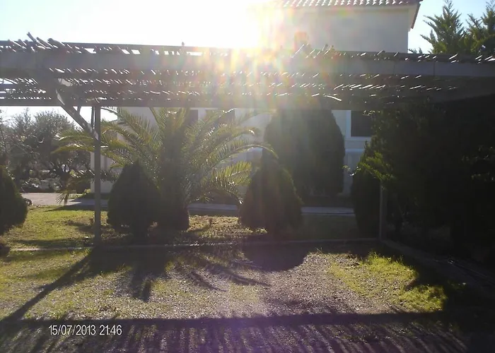 Tompras Village Дом отдыха *